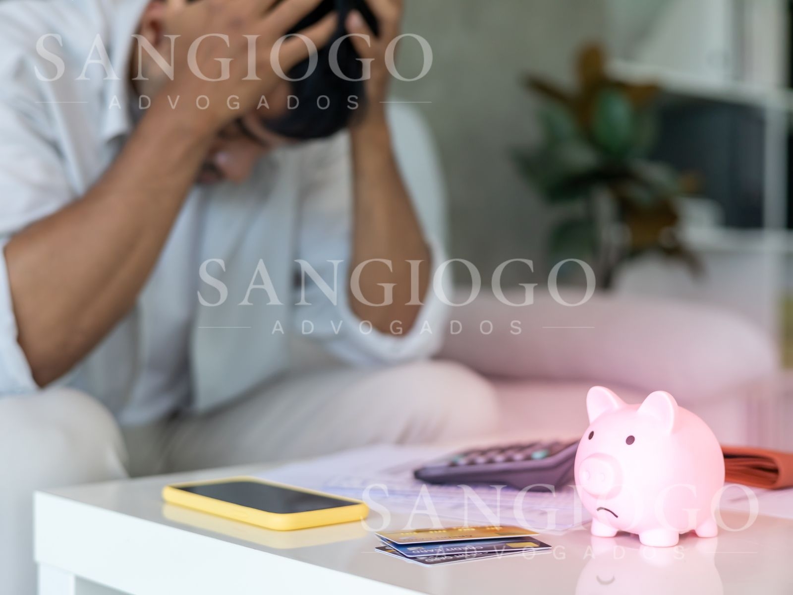 Fatura do Cartão Só Cresce e Nunca Acaba? O Problema Pode Estar nos Juros do Contrato.