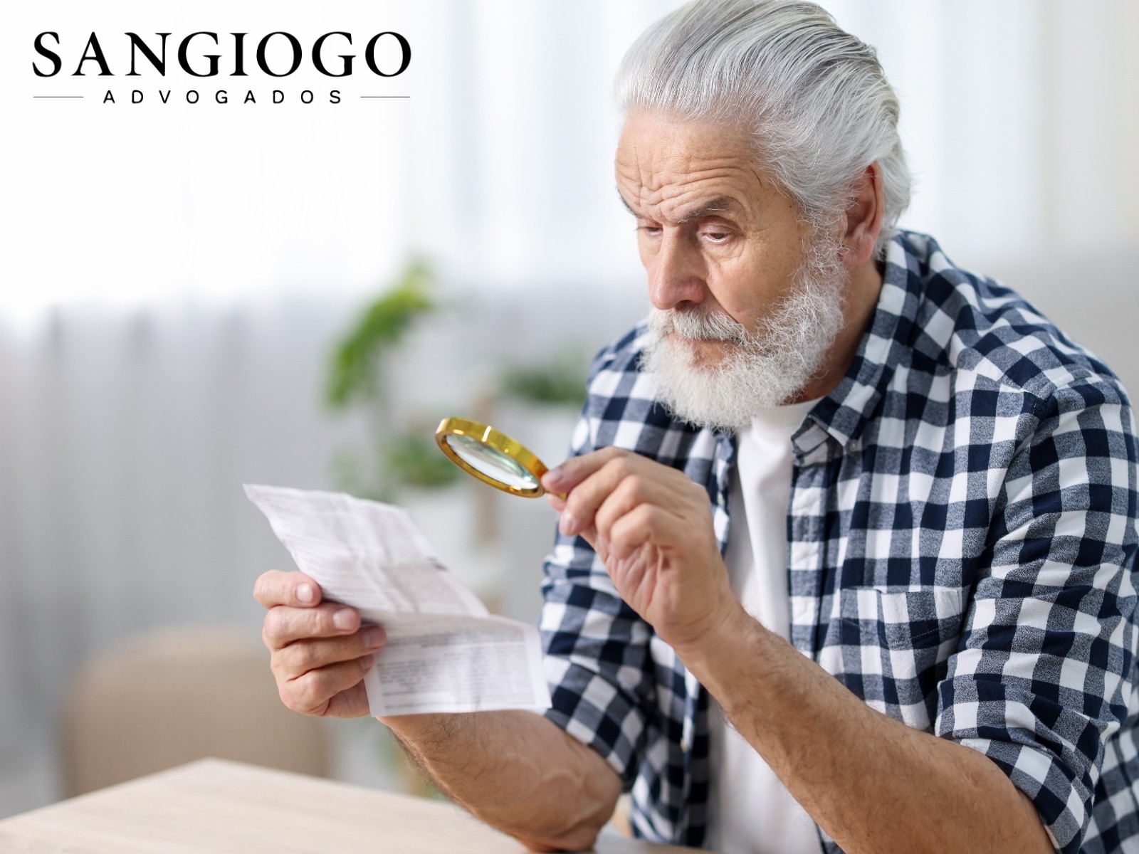 Empréstimo Consignado com Descontos Indevidos: O Que Fazer