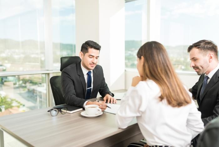 Empréstimo pessoal: é possível revisar as taxas de juros mesmo com parcelas em atraso?