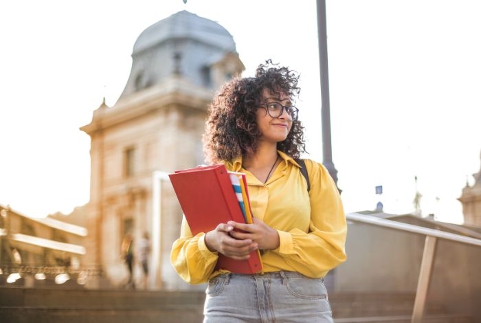 Visto de Estudante em Portugal: oportunidades e caminhos para residência