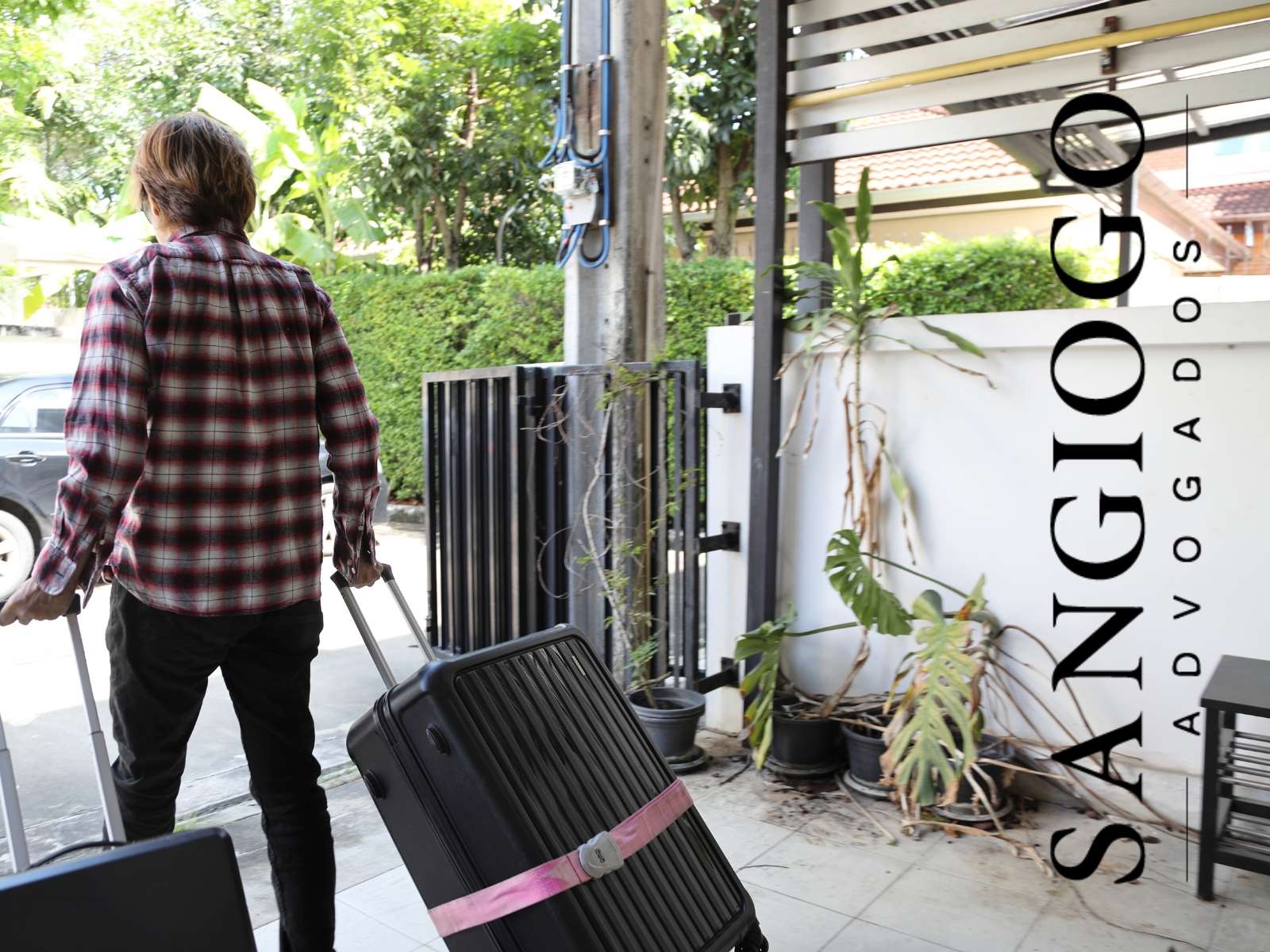 Quem Sai de Casa no Divórcio Perde Direitos? Entenda a Divisão de Bens